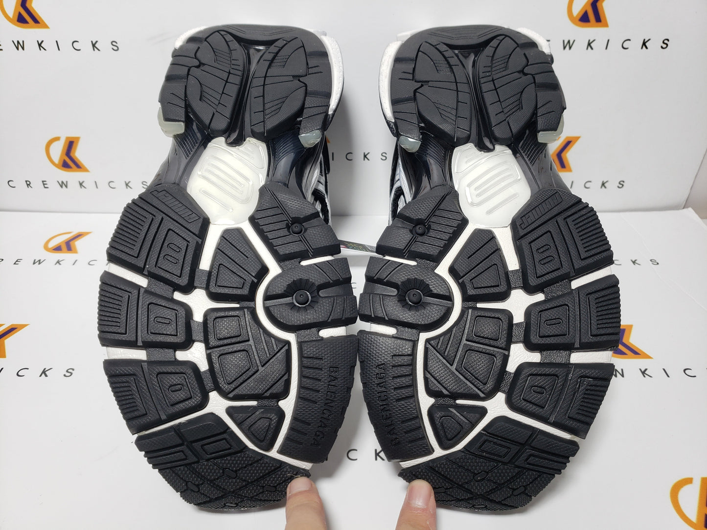 BALENCI Runner Sneaker Black White