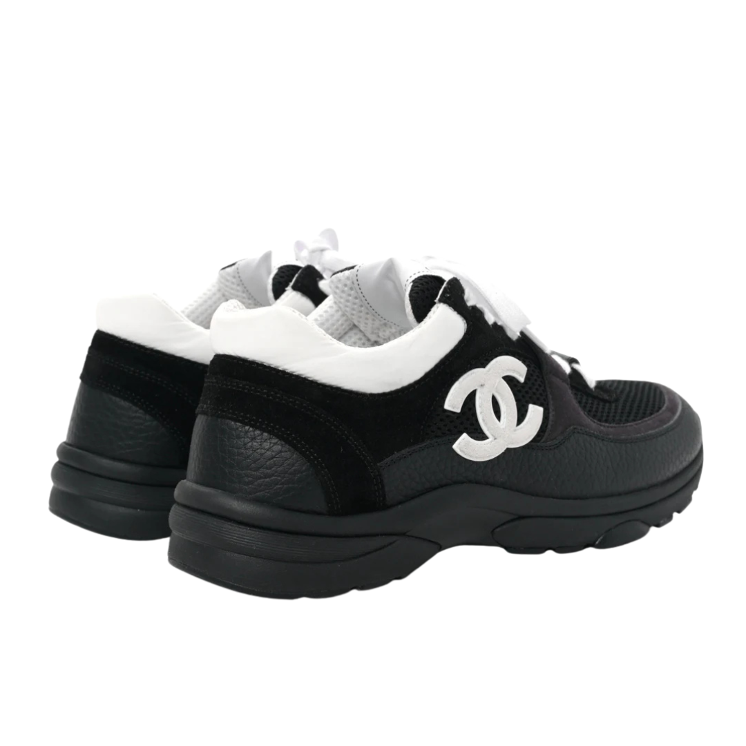 Runner Black White