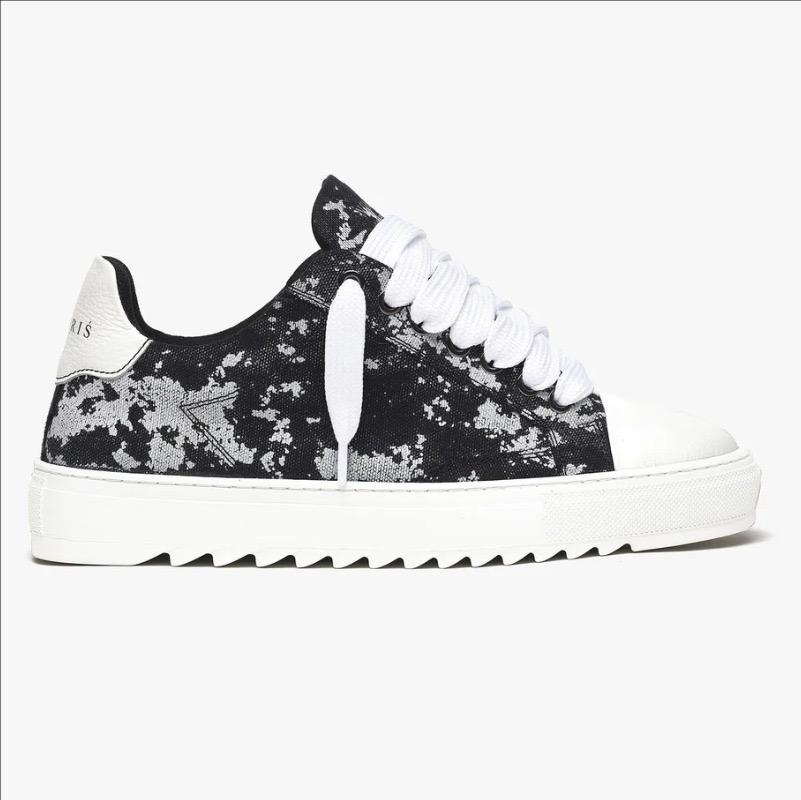 NUM Sneakers