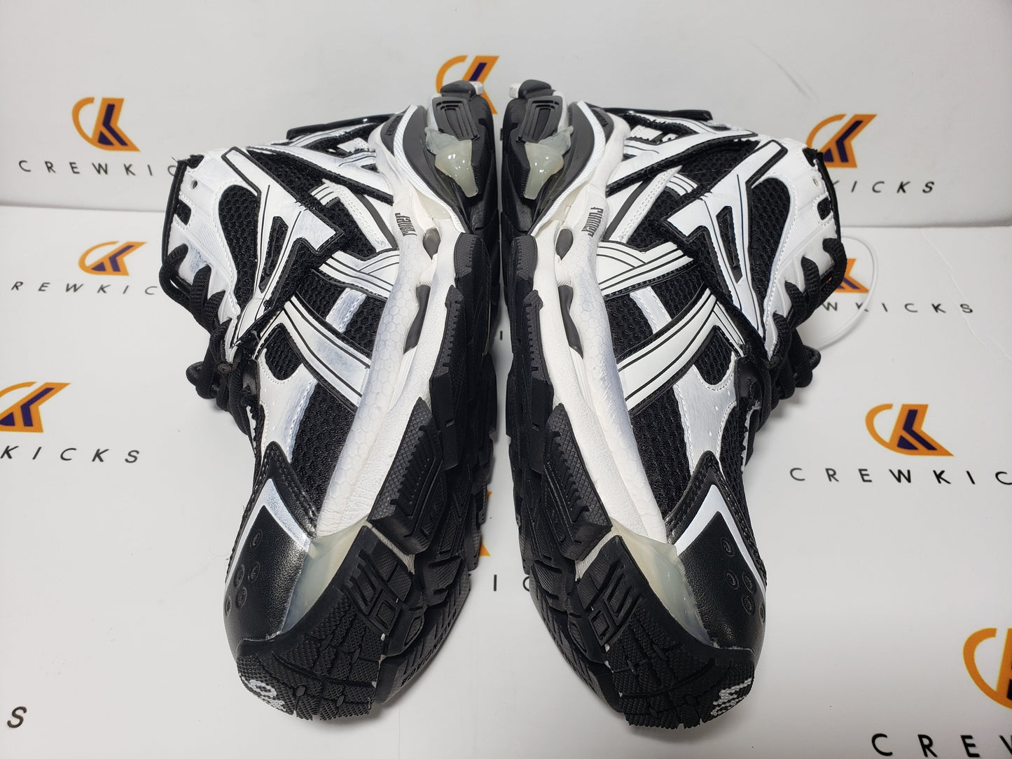 BALENCI Runner Sneaker Black White